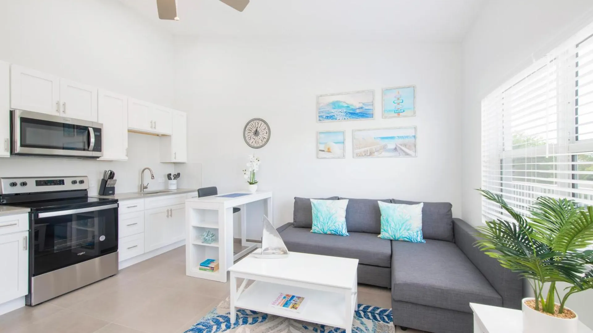 Summertime Suites #50 West Bay Cayman Adaları