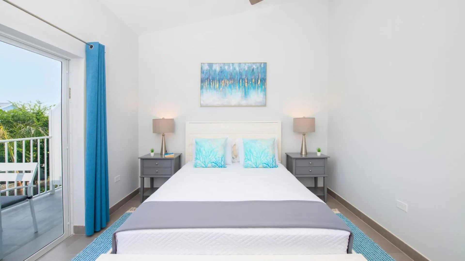 Summertime Suites #50 West Bay Tatil Evi