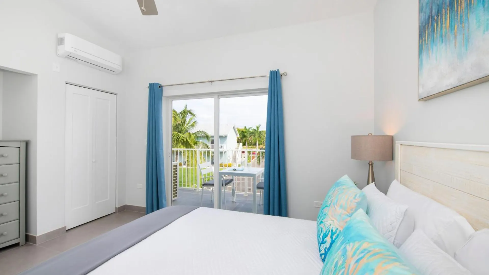 Summertime Suites #50 West Bay Tatil Evi