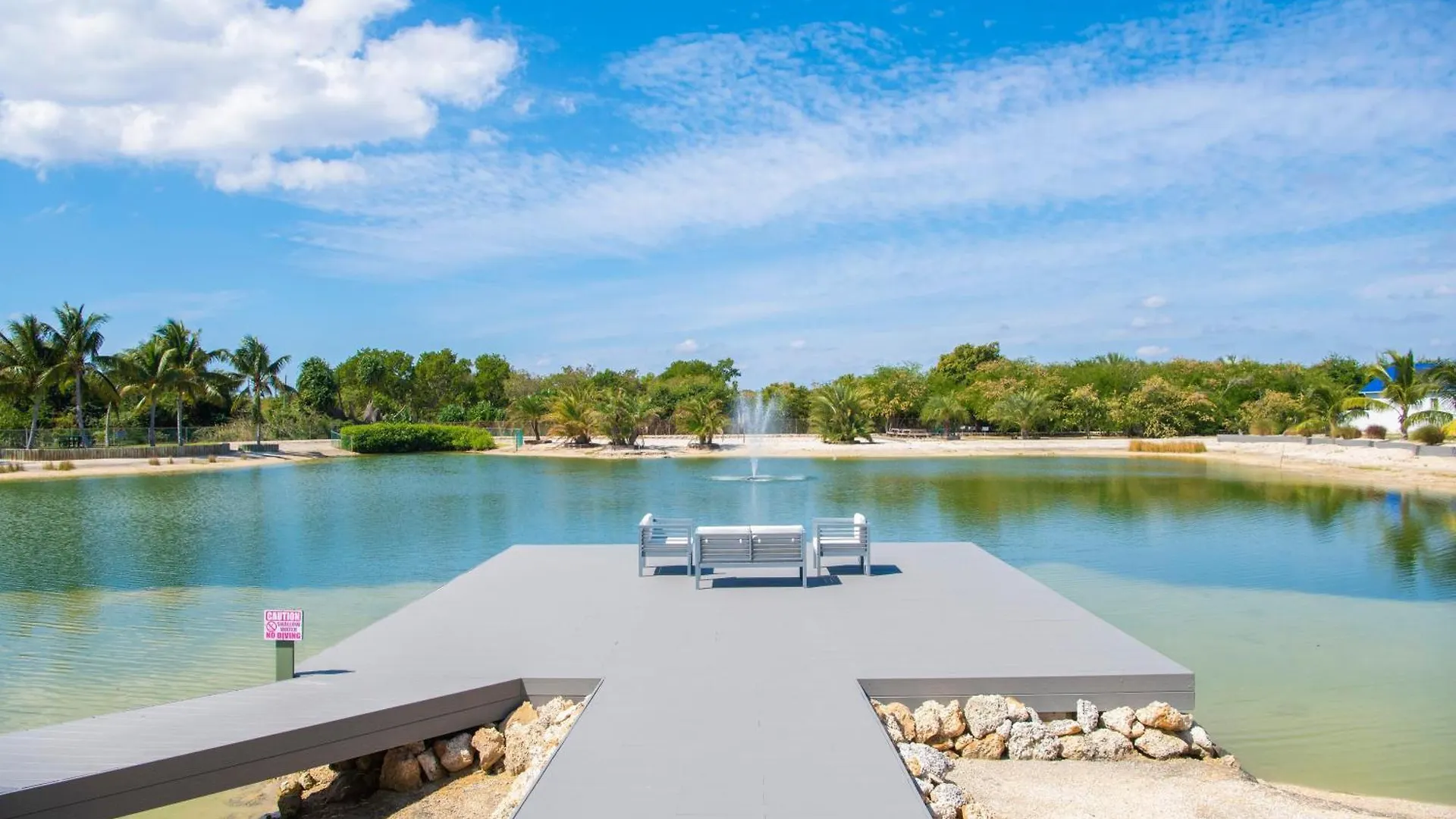 Summertime Suites #50 West Bay 0*,  Cayman Adaları