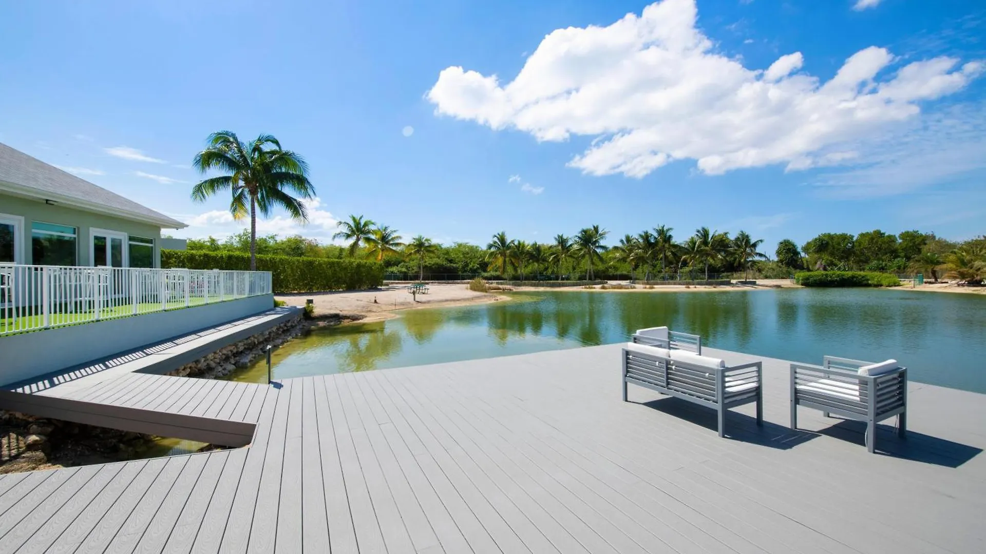 Summertime Suites #50 West Bay Cayman Adaları